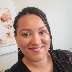 Newbie Posher, Maria